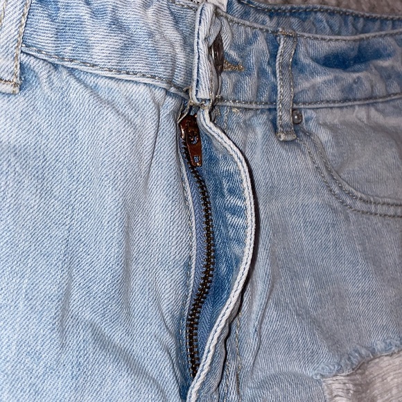 Forever 21 Distressed Ripped Denim Jean Shorts, 26 - Picture 4 of 5